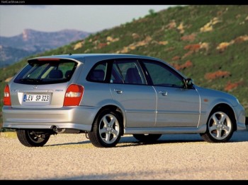 2000 Mazda 323